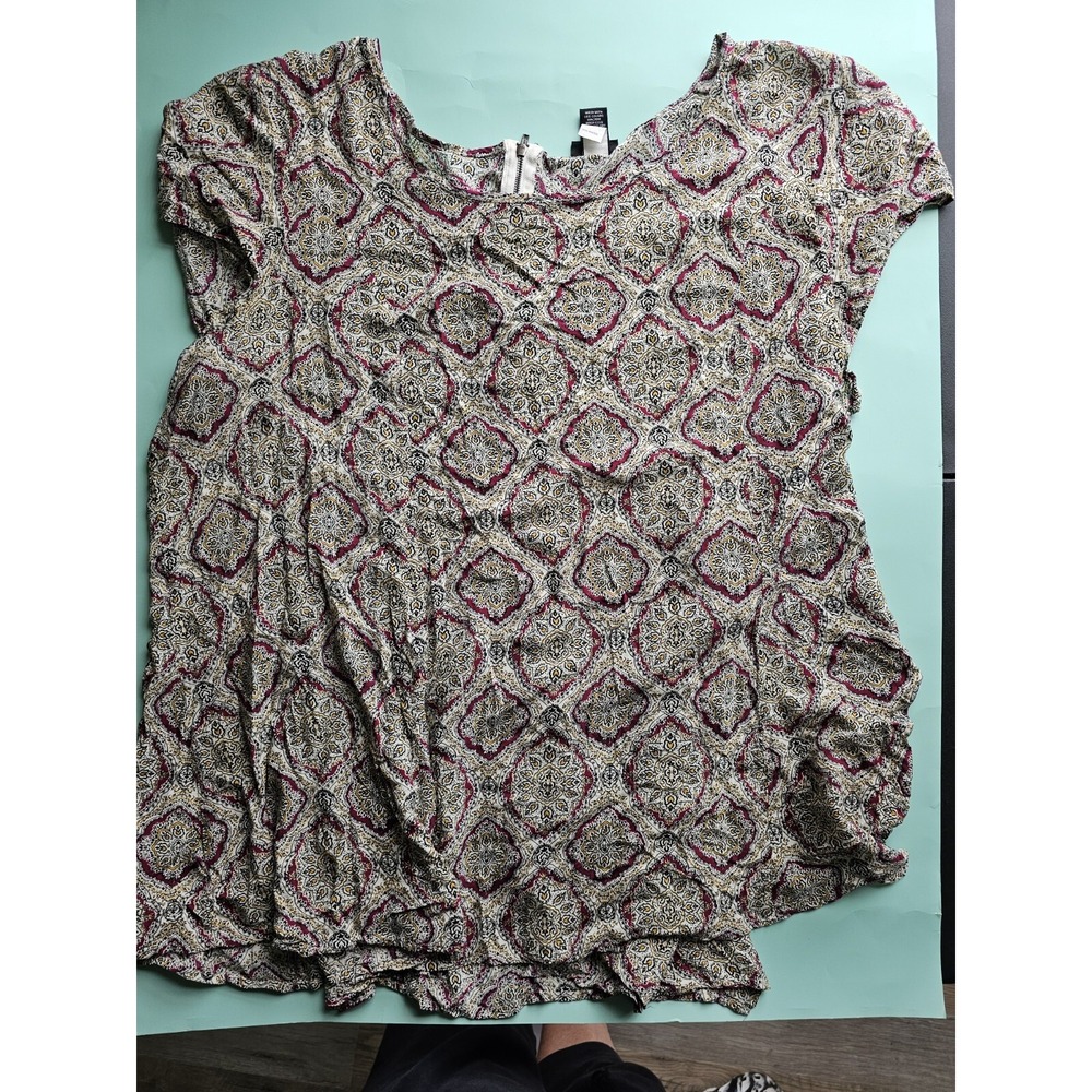 Torrid Women Plus Size Geometric Print Short Sleeve Zip Front‎ Tunic Top 4
